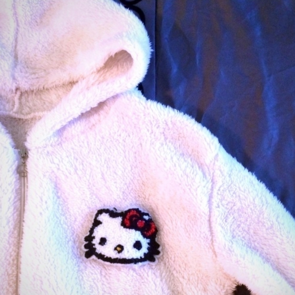 Hello Kitty Hoodie - soft & white with a Hello Kitty badge - Picture 1 of 2